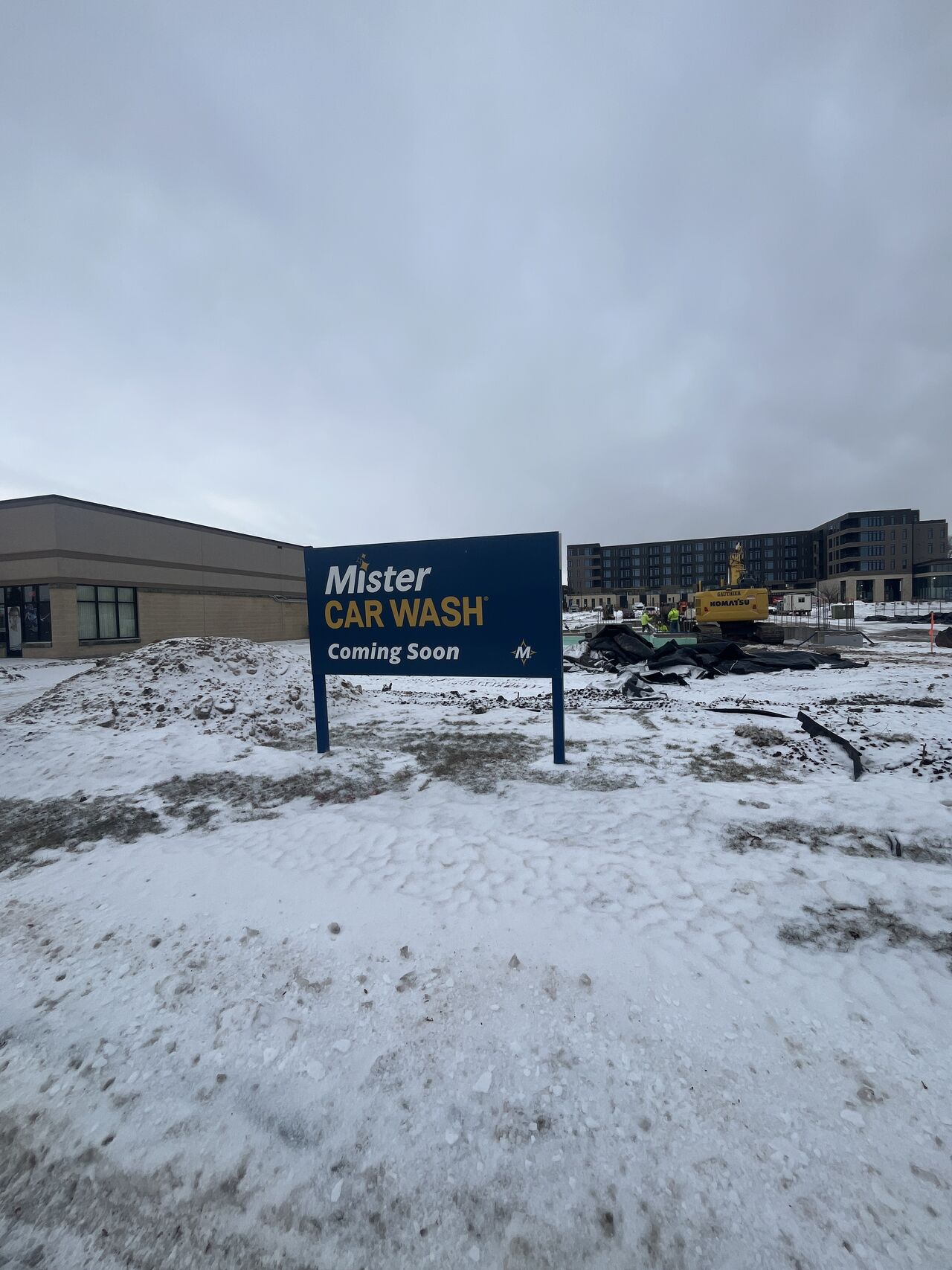 Strack, a commercial contractor in Wisconsin builds a Mister CarWash in Green Bay near Lambeau Field